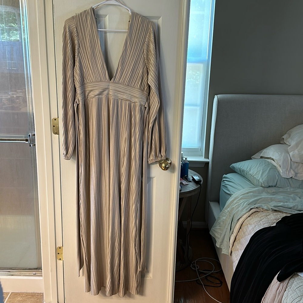Dee Elly gown